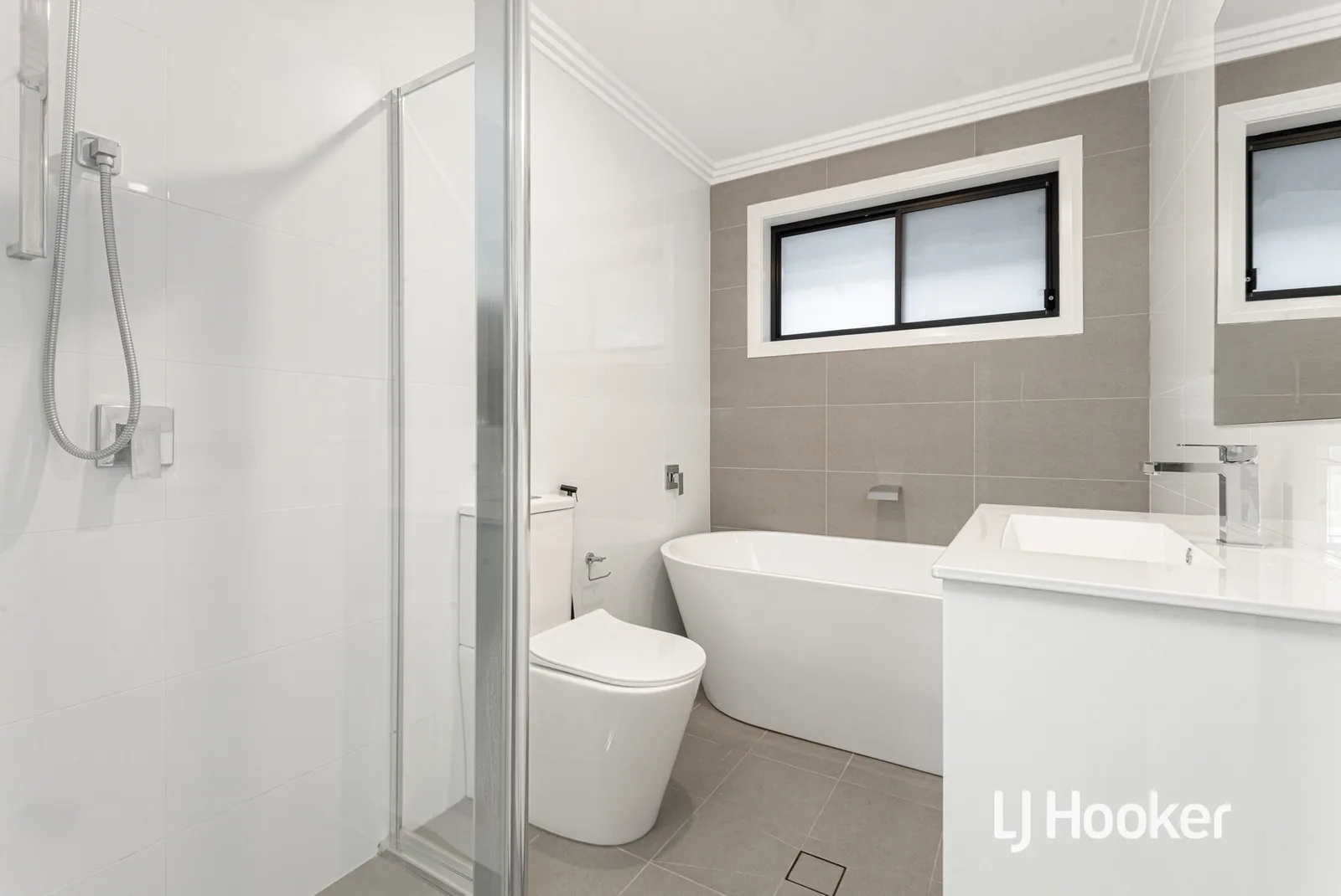 Photo 7 — 5 bedroom house at 1 Pepperberry Parade, Melonba NSW 2765
